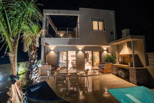 Naturalia Grey Luxury Villa - Private Pool - Sleeps 8