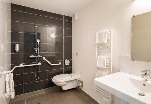 a bathroom with a shower and a toilet and a sink at B&B HOTEL Saint-Nazaire Pornichet in Saint-Nazaire