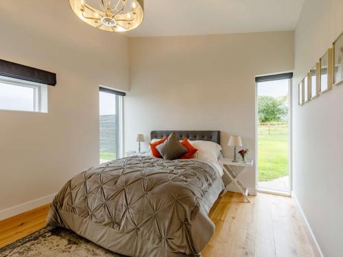 a bedroom with a bed and a chandelier at 1 Bed in Stokesley 86814 in Great Broughton