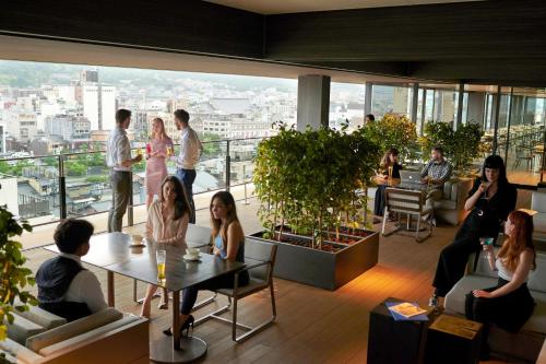 Επισκέπτες που μένουν στο The Gate Hotel Kyoto Takasegawa by Hulic