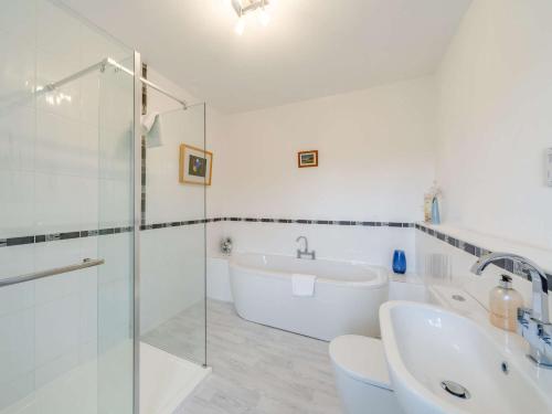 Ένα μπάνιο στο 4 Bed in Buttermere 85979