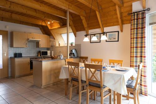 a kitchen and dining room with a table and chairs at MP40 - Strandvogt 3 Komfort in Dorum Neufeld