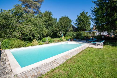 a swimming pool in the backyard of a house at La Poire en deux in Reugny