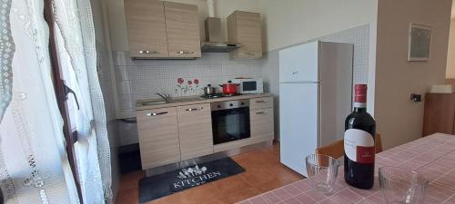 Η κουζίνα ή μικρή κουζίνα στο Emma's Eden - Larihome A51