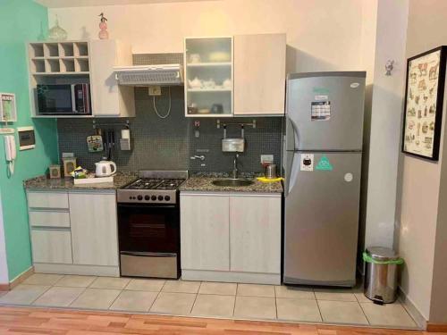 a kitchen with a refrigerator and a stove at Apartamento en Palermo Hollywood in Buenos Aires