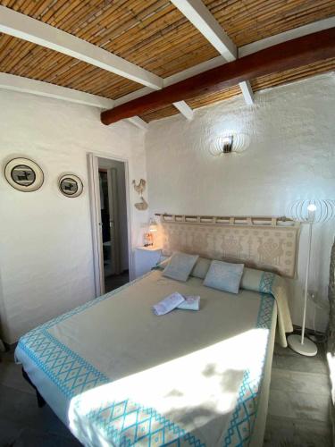 a bedroom with a large bed in a room at Sa Domu De Orrì al Mare in Tortolì
