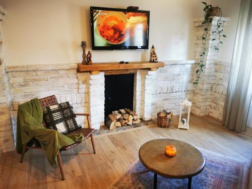 A seating area at Guest House Relić