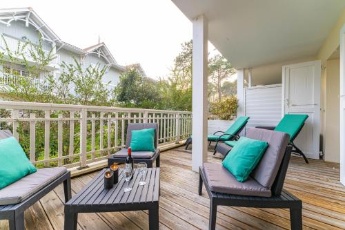 Chez Benjamin - Appt terrasse avec piscine commune