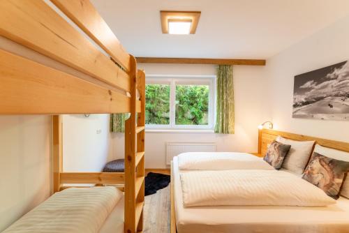 Postel nebo postele na pokoji v ubytování Haus Floria Top 2