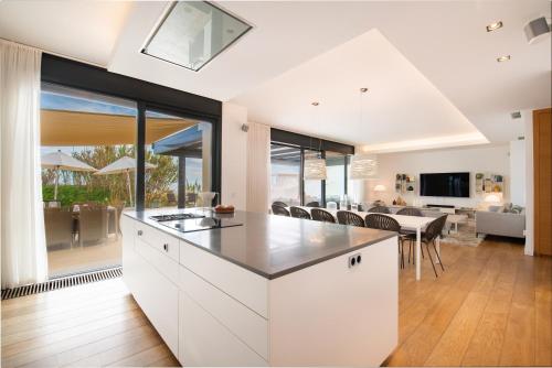Breath Taking Front Line Beach Villa with Sauna & Jacuzzi