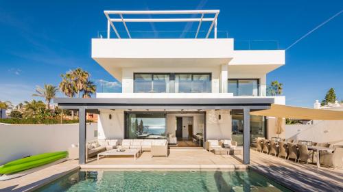 Breath Taking Front Line Beach Villa with Sauna & Jacuzzi