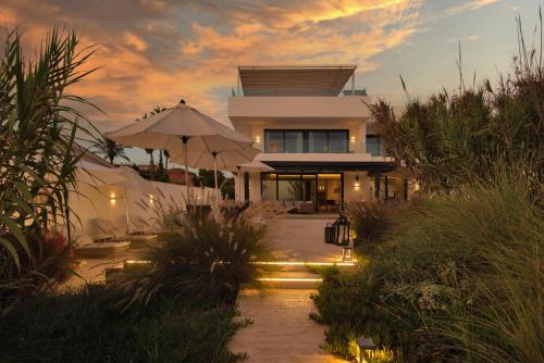 Breath Taking Front Line Beach Villa with Sauna & Jacuzzi