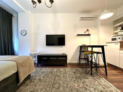 Μια τηλεόραση ή/και κέντρο ψυχαγωγίας στο Očaravajući stan u centru Zagreba