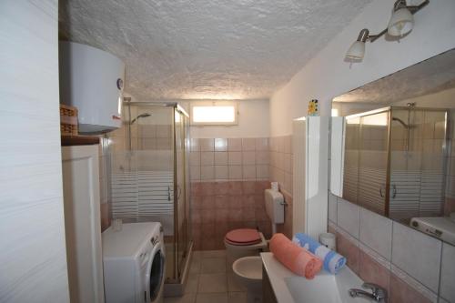 a bathroom with a shower and a sink and a toilet at appartamento sulla spiaggia 1 in Olbia