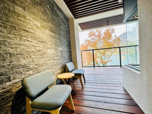 En balkon eller terrasse på 水秀一方Sun Moon Lakeside Boutique Hotel