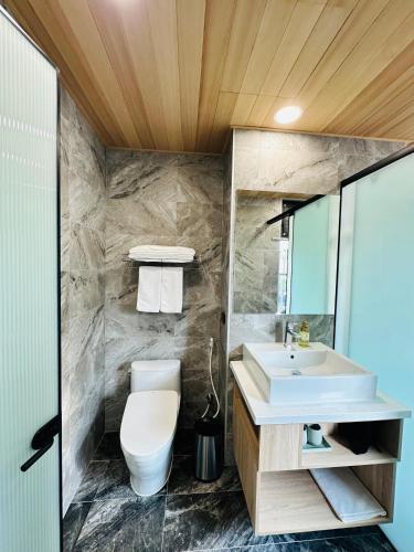 Et badeværelse på 水秀一方Sun Moon Lakeside Boutique Hotel