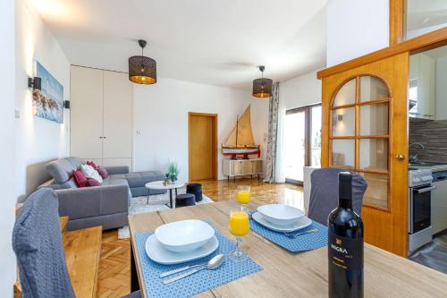 Exclusive Pool Escape Near Sea - Happy Rentals