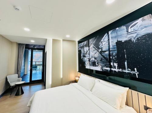 En eller flere senge i et værelse på 水秀一方Sun Moon Lakeside Boutique Hotel