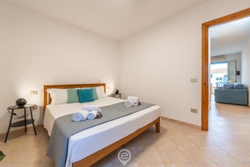 Postel nebo postele na pokoji v ubytování Azure House