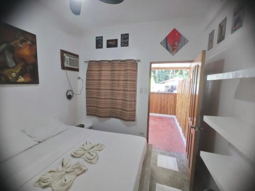 Postel nebo postele na pokoji v ubytování Room-Cola Inn
