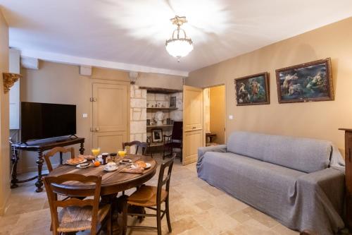a living room with a couch and a table at L' Hotel de Panette, entrée Renaissance Cathédrale in Bourges