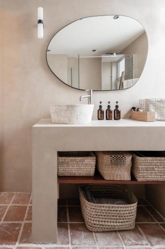 a bathroom with a sink and a mirror at Familiehuis aan zee met ruim dakterras in Zandvoort