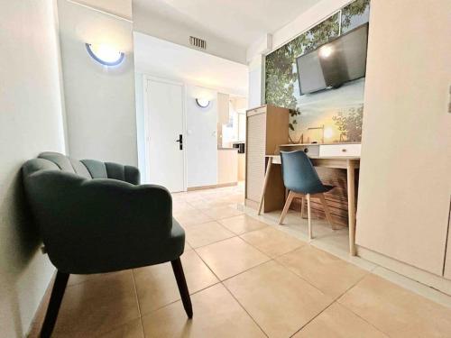 Le Dulys : Apt 2 prs, vue mer, clim, 2 min plages