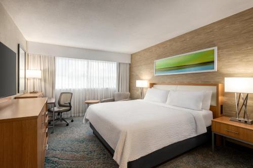 a hotel room with a bed and a television at Holiday Inn Miami Beach-Oceanfront by IHG in Miami Beach