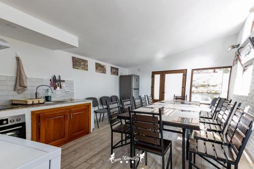 a kitchen and dining room with a table and chairs at Casa Zânelor Slănic Moldova in Slănic-Moldova