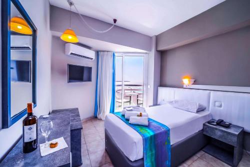 Ένα ή περισσότερα κρεβάτια σε δωμάτιο στο Lito Hotel