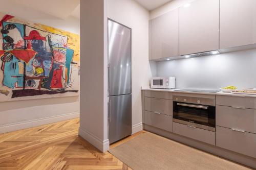 Elegant 2-Bed Apartment in Salamanca Madrid