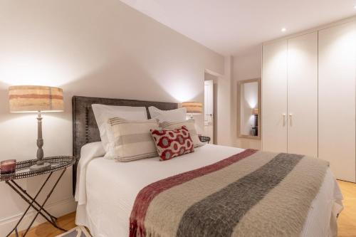 Elegant 2-Bed Apartment in Salamanca Madrid