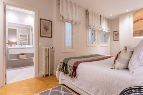 Elegant 2-Bed Apartment in Salamanca Madrid