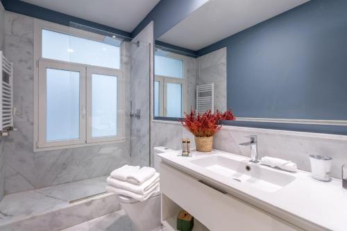 Elegant 2-Bed Apartment in Salamanca Madrid