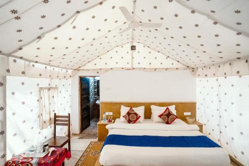 a bedroom with a bed in a tent at Excellent Desert Safari camp in Sām