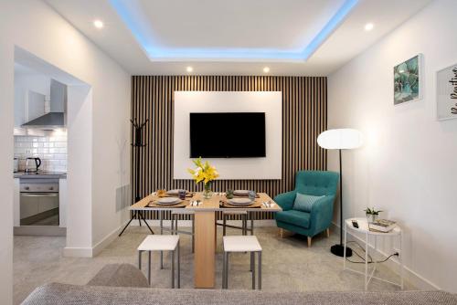 a living room with a table and a blue chair at El Ramonal Vacacional in Candelaria