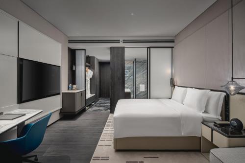 Televisyen dan/atau pusat hiburan di Crowne Plaza Ezhou by IHG