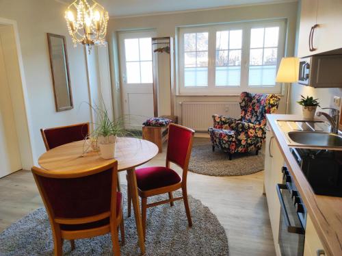 a kitchen and dining room with a table and chairs at Lieblingsstube in Welt