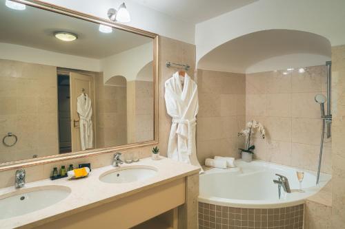 Un baño de Appia Hotel Residences