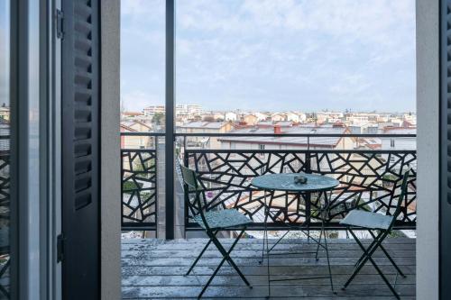 a table and chairs on a balcony with a view at Résidence Léon Blum - Appartements design - Parking in Clermont-Ferrand