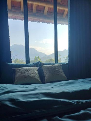 Pemandangan gunung umum atau pemandangan gunung yang diambil dari homestay