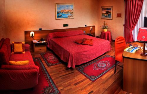 En eller flere senger på et rom på Hotel La Ruota