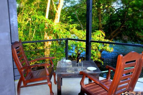 Un balcón o terraza de Sunwin River Hotel