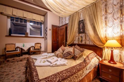a bedroom with a bed and a window with curtains at Willa Barbara - ProHarmonia in Lądek-Zdrój