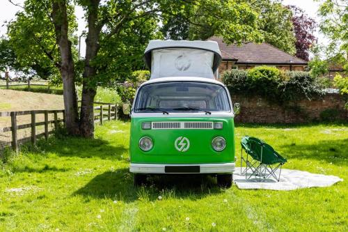 Zahrada ubytování eDub Indie - The 100% Electric Classic Camper