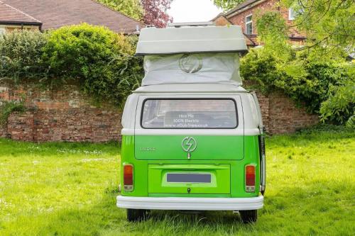 Zahrada ubytování eDub Indie - The 100% Electric Classic Camper