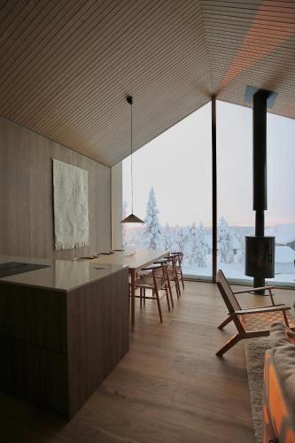 a kitchen and dining room with a table and chairs at Saariselkä Villas in Saariselka
