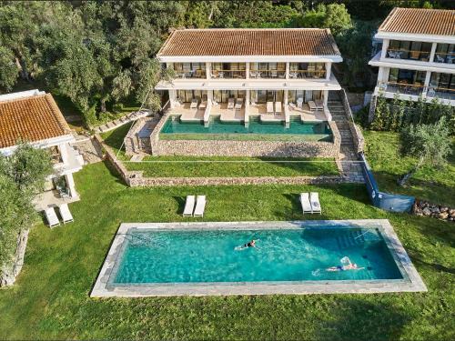 Bazén v ubytování Corfu Imperial, A Grecotel Resort to Live nebo v jeho okolí