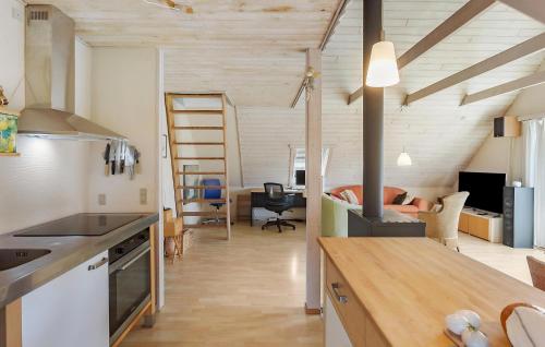 Η κουζίνα ή μικρή κουζίνα στο 3 Bedroom Awesome Home In Vordingborg