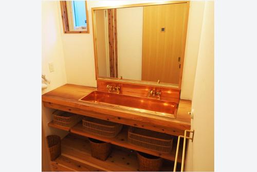 a bathroom with a sink and a mirror at とけとけ山荘 in Fujikawaguchiko